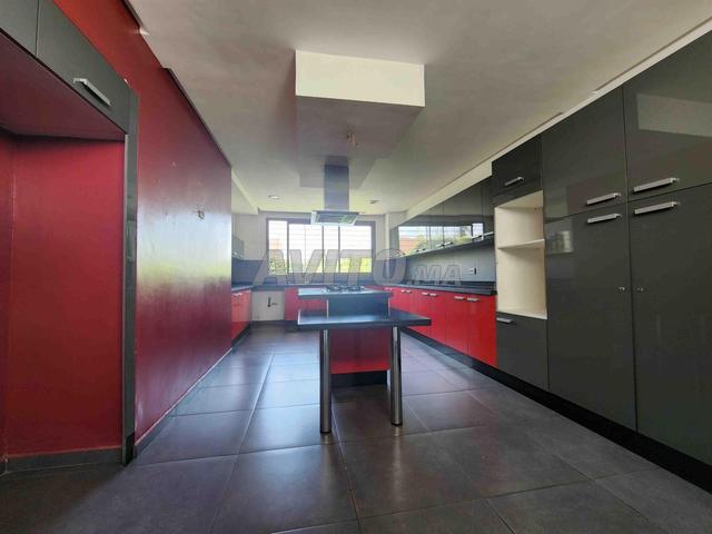 Villa commerciale 870 m², CIL