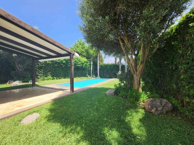 Villa commerciale 900 m² construits, CIL