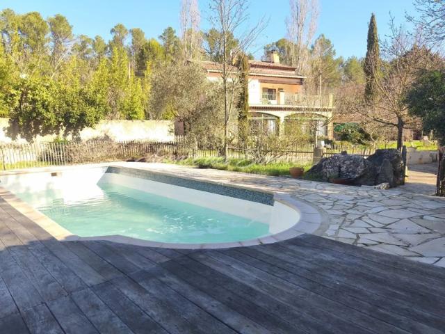 Villa composée de 3 logements avec piscine à Bras