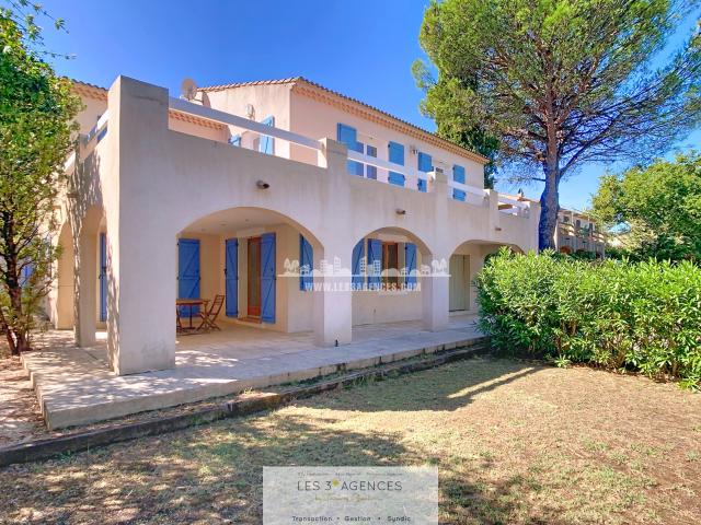 villa composée de deux appartements: 10 pièces, avec vue dégagée, dans domaine sécurisé