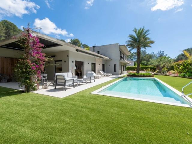 VILLA CONTEMPORAINE MOUGINS PROCHE SOPHIA ANTIPOLIS