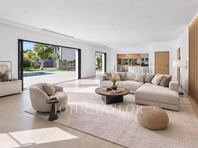 Villa contemporaine neuve 2025 – 5 chambres, piscine & volum. 234m² Sanary sur Mer