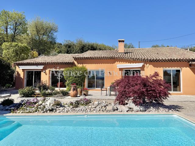 VILLA CONTEMPORAINE AU GRAND CALME