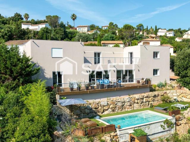 Villa contemporaine aux Issambres plage à pied, belles prest. 210m² Les Issambres