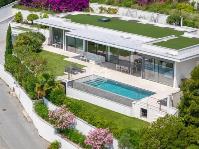 Villa contemporaine avec superbe vue mer