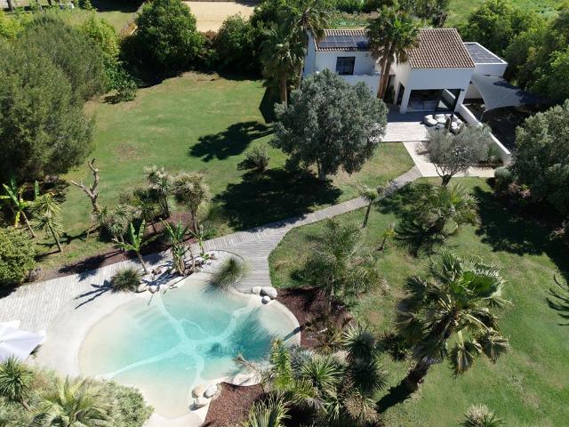 Villa contemporaine avec parc paysager et piscine lagon Lattes