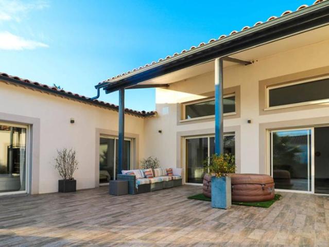 Villa contemporaine avec piscine
