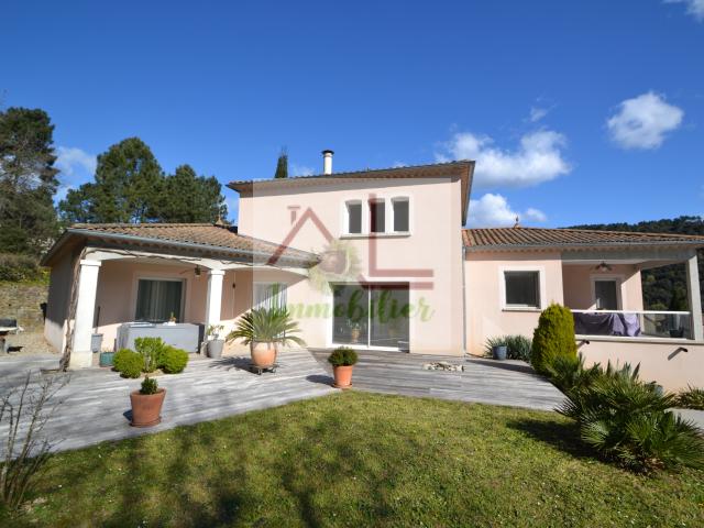 Villa contemporaine avec piscine