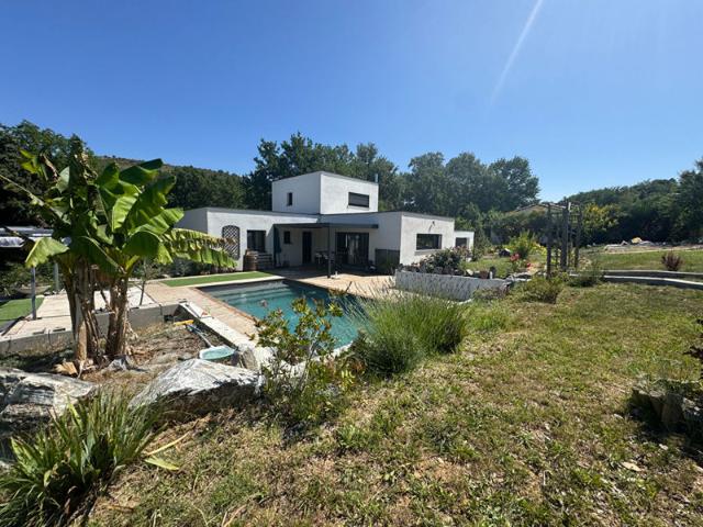 Villa contemporaine avec piscine & vue dégagée Limoux secteur résidentiel très prisé