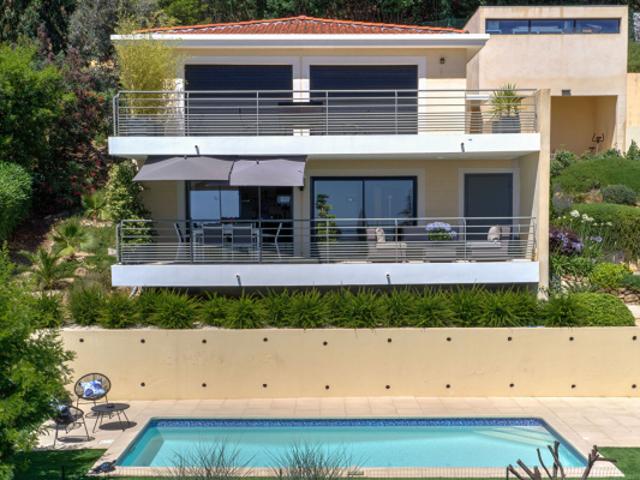 Villa contemporaine avec piscine vue mer panoramique