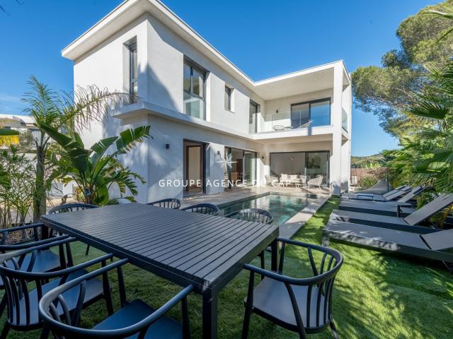 Villa contemporaine avec piscine à Boulouris, Saint Raphaël 160m² Saint Raphaël