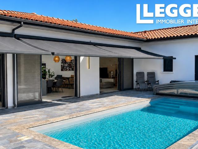 Villa Contemporaine avec Piscine à Fleurance