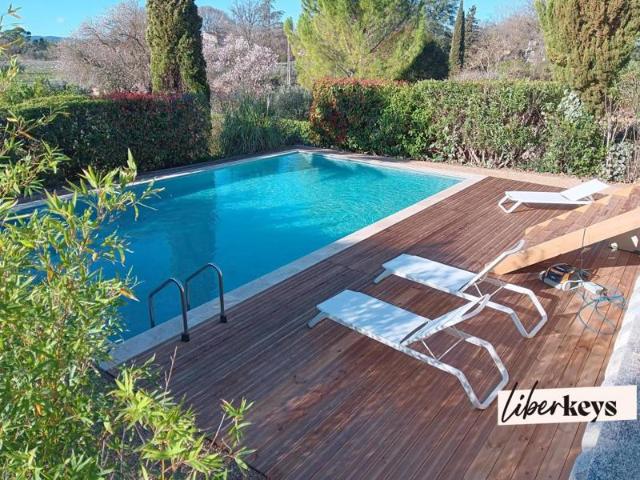 VILLA CONTEMPORAINE AVEC PISCINE ET TRES GRAND GARAGE EN RDC