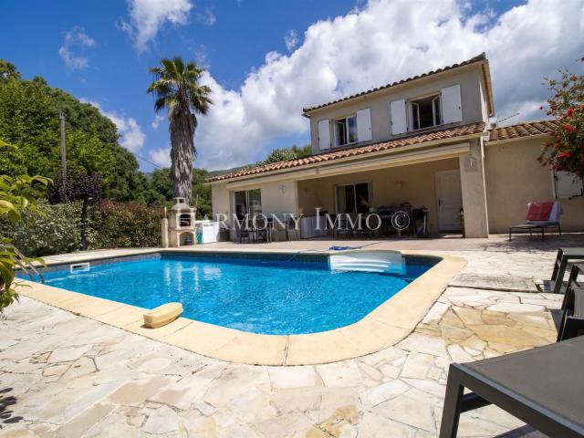 Villa contemporaine avec piscine et dépendance, à 15 min de. 210m² Afa