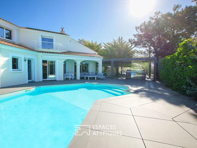 Villa contemporaine avec piscine et spa à deux pas de la plage