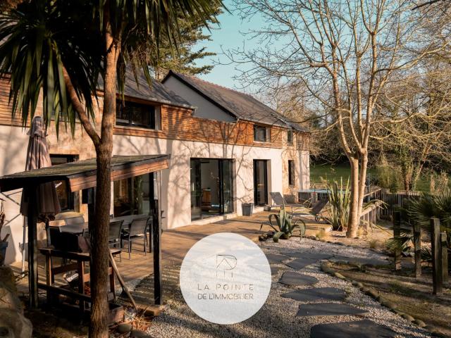 Villa contemporaine avec piscine intérieure – À 500 m de la plage, Erquy