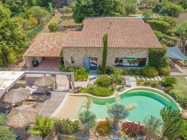 Villa contemporaine avec piscine lagon et vue panoramique 160m² Grasse