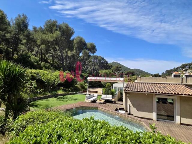 VILLA CONTEMPORAINE AVEC PISCINE LE REDON 13009