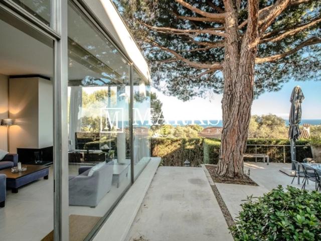 Villa contemporaine avec vue mer