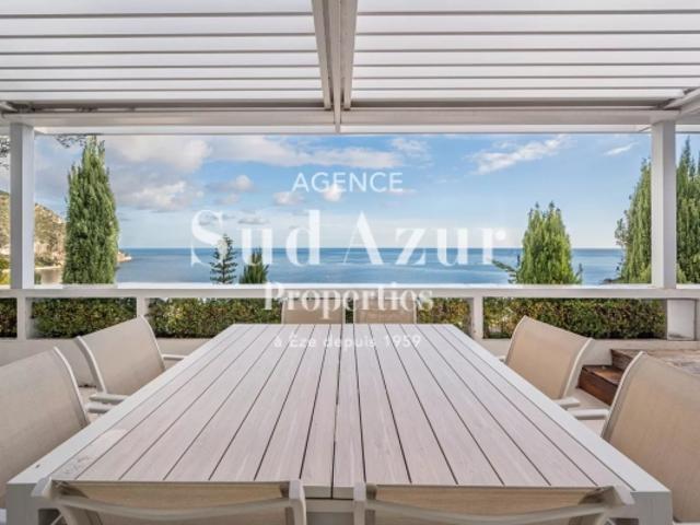 Villa contemporaine avec vue mer