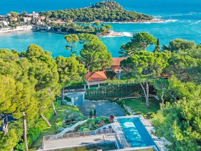VILLA CONTEMPORAINE AVEC VUE MER À CAP FERRAT