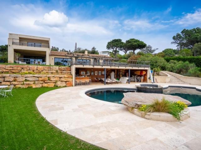 Villa contemporaine, aperçu mer à 5 min de la plage de Gigaro