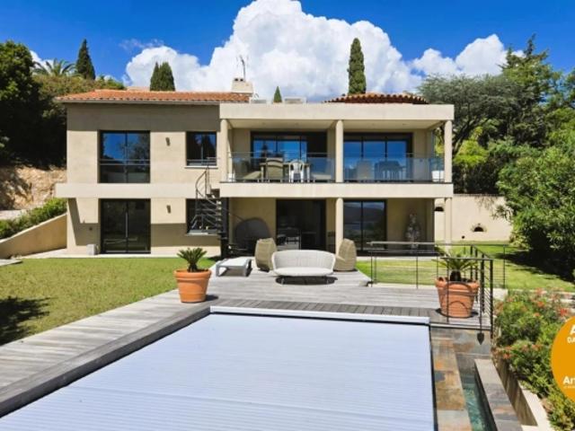 Villa contemporaine avec vue mer au Lavandou