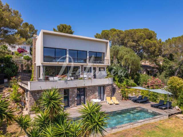 Villa contemporaine avec vue mer et piscine, Saint Raphaël B