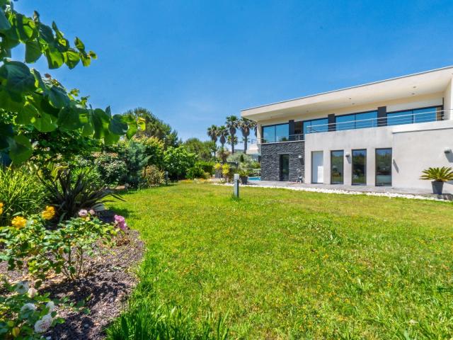 Villa contemporaine avec vue mer panoramique à 200 mètres de. 191m² Sète