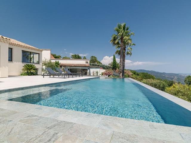 Villa contemporaine avec vue mer panoramique aux Adrets de l. 352m² Les Mayons