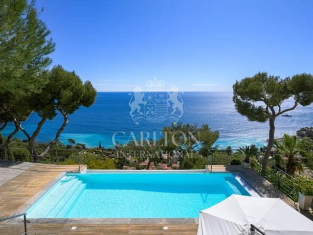 Villa contemporaine avec vue mer panoramique et grand terrain à Èze Bord de Mer