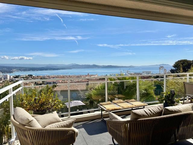 Villa contemporaine avec vue mer piscine