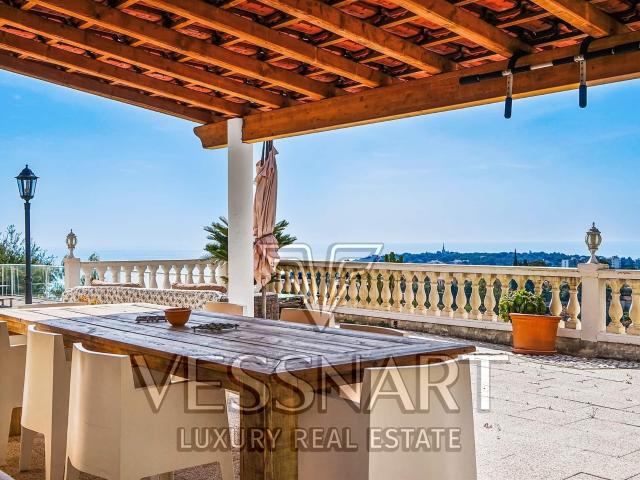 Villa contemporaine avec vue exceptionnelle sur la mer. 184m² Roquebrune Cap Martin