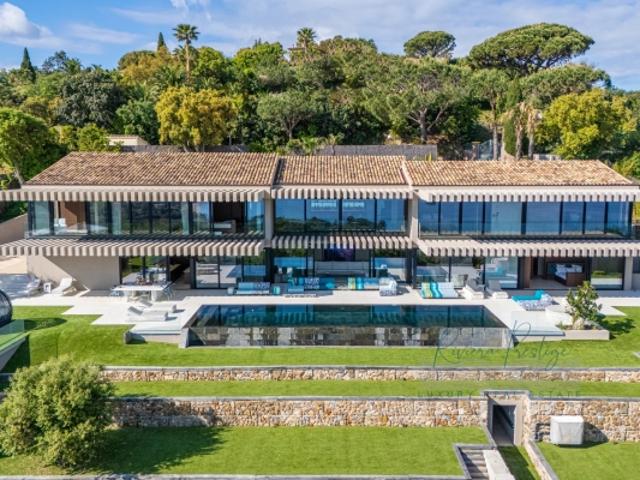 Villa contemporaine avec vue panoramique sur le Golfe de Saint Tropez – Gassin