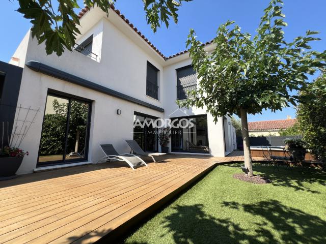 VILLA CONTEMPORAINE A 15 MINUTES A PIED DE LA MER
