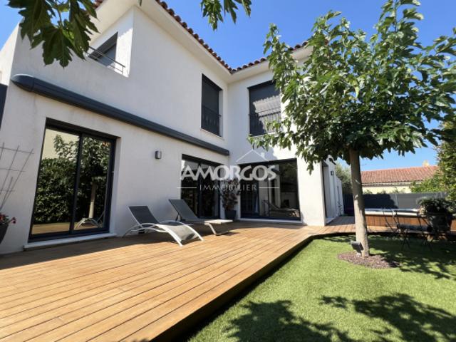 VILLA CONTEMPORAINE A 15 MINUTES A PIED DE LA MER