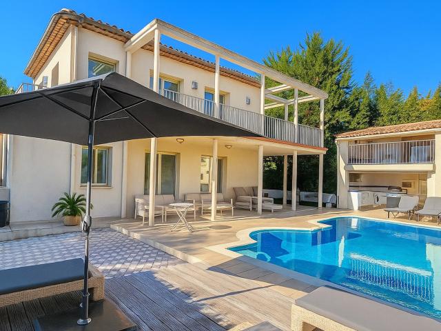 Villa contemporaine à 60 mètres de la Mer avec Piscine Chauffée et parkings