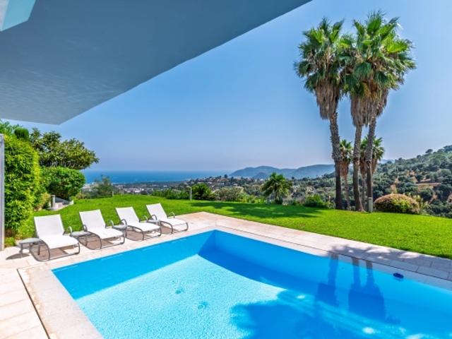 Villa contemporaine à Mandelieu la Napoule avec vue mer panoramique et espace bien être