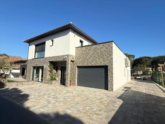 Villa contemporaine à vendre avec piscine, garage et jardin. 194m² Elne