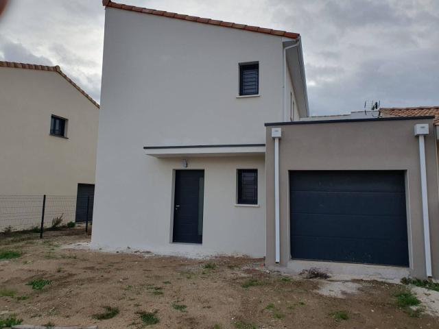 Villa contemporaine à VIAS avec jardin et garage
