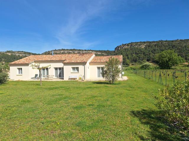 Villa contemporaine composée de 2 logements Chusclan 165m² Chusclan