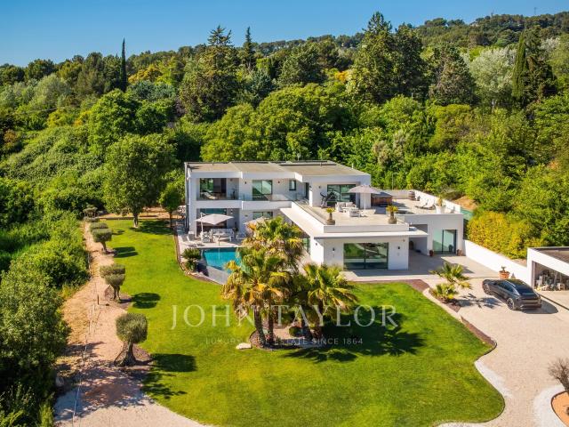 Villa contemporaine d’exception au cœur d’un environnement naturel préservé