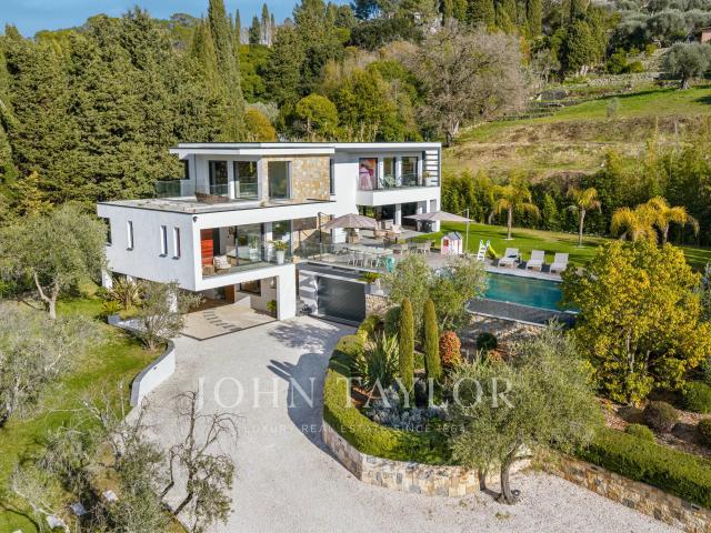 Villa contemporaine d’exception à Mougins – Domaine sécurisé