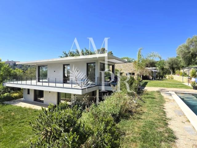 Villa contemporaine d’exception de 5 suites avec vue sur le vieux village de Mougins