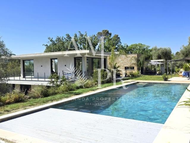 Villa contemporaine d’exception de 5 suites avec vue sur le vieux village de Mougins