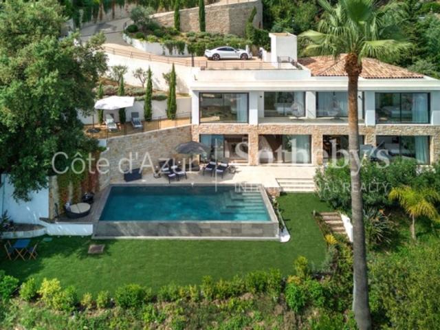 Villa contemporaine de luxe à Cannes, vue mer panoramique, prestations haut de gamme