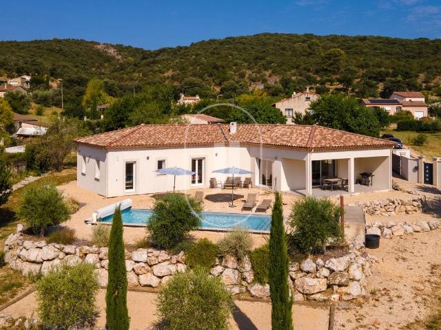 Villa contemporaine de plain pied à vendre à Saint Privat de. 174m² Saint Privat des Vieux