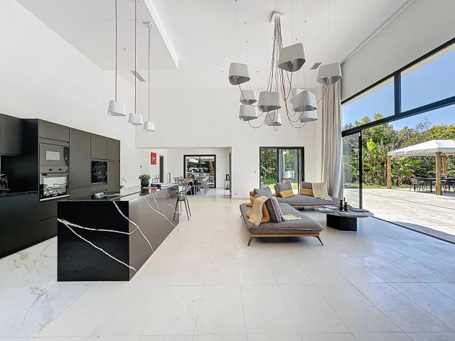 Villa Contemporaine de plain pied à Roquefort les Pins, doma. 225m² Roquefort les Pins