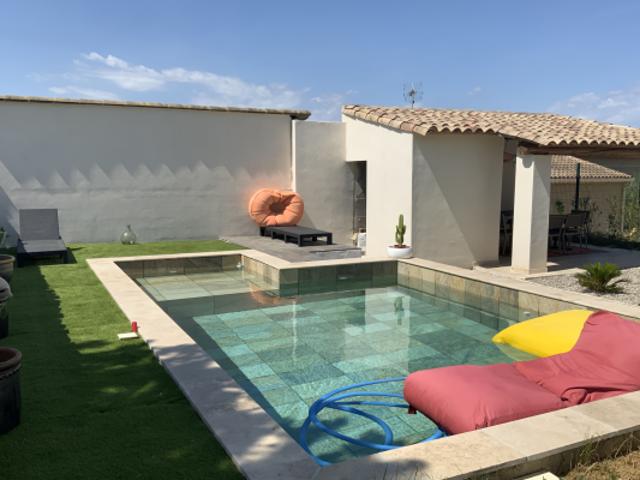 Villa contemporaine de plain pied avec dépendance indépendan