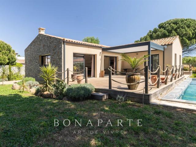 Villa contemporaine de plain pied avec piscine à 700 m de la. 110m² Agde Cap d'Agde
